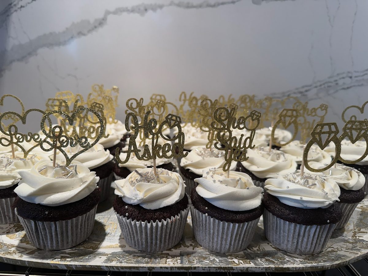 Engagement cupcakes
