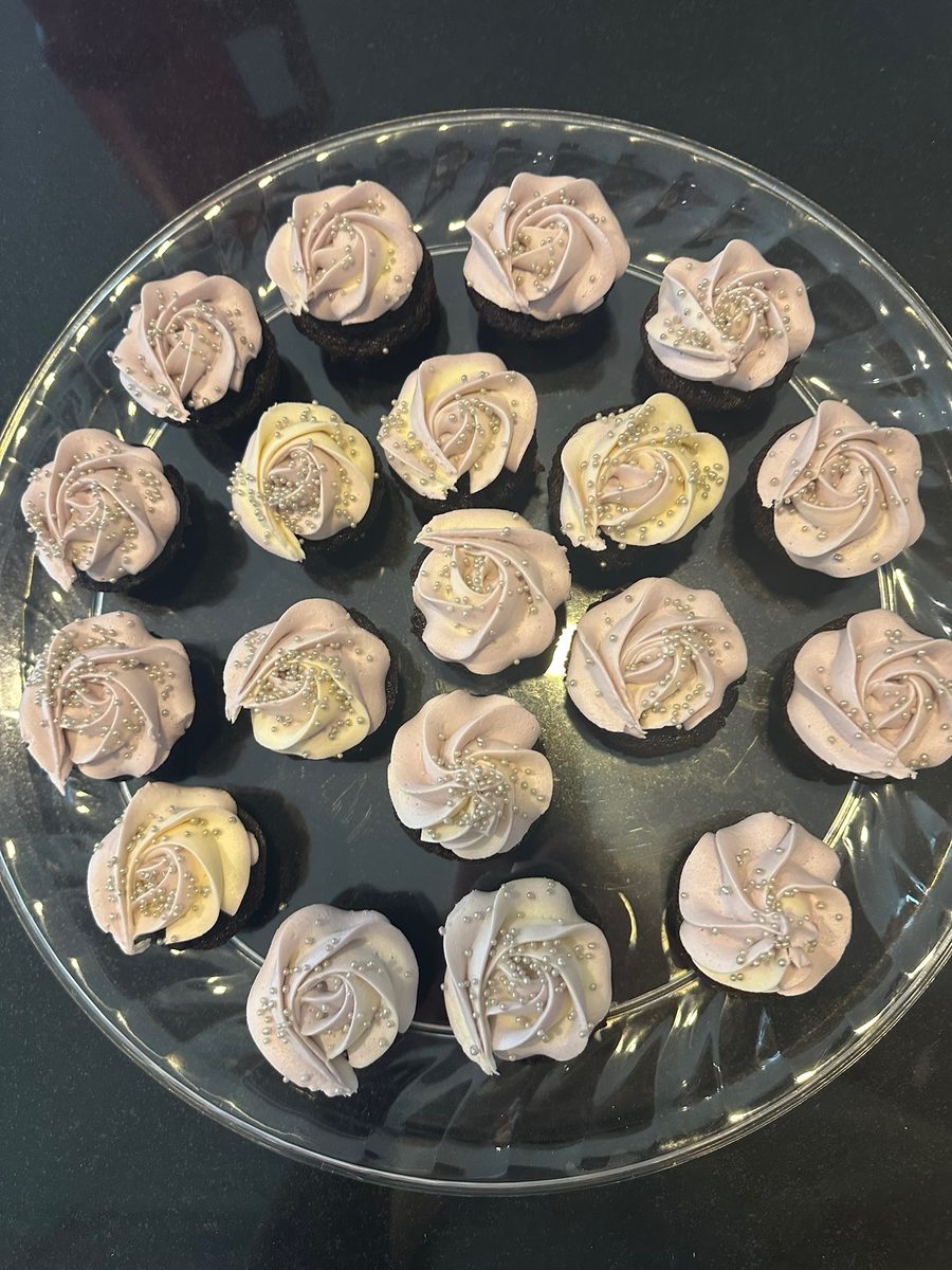 Mini cupcake platter with piped rosette frosting